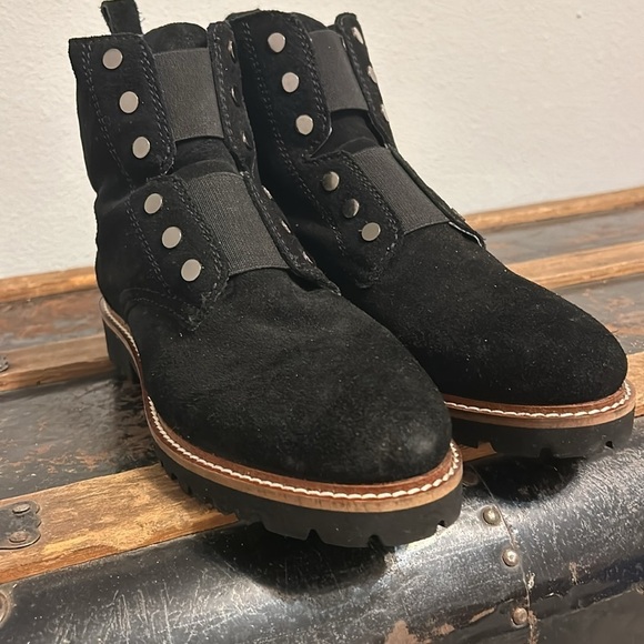 NWOT Softwalk Indiana boots, black suede, silver studs, women’s size 9. - Picture 1 of 9